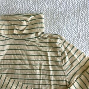 **SOLD** Madewell Whisper Cotton Turtleneck ✨